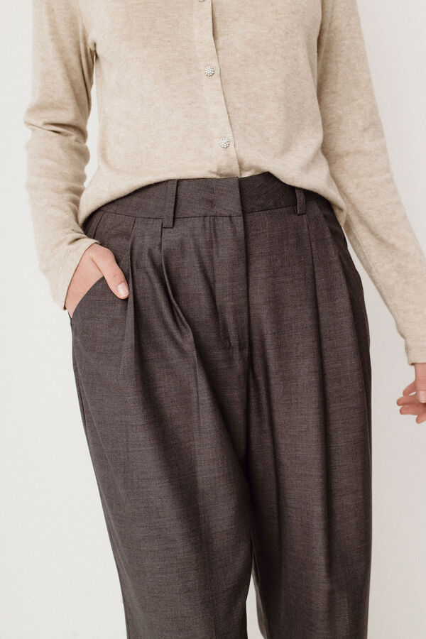 Vila Cal&ccedil;as formais Cinzento