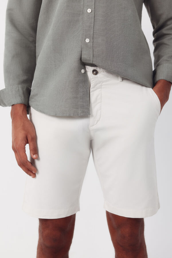 Cortefiel Bermuda chino leve Ecru