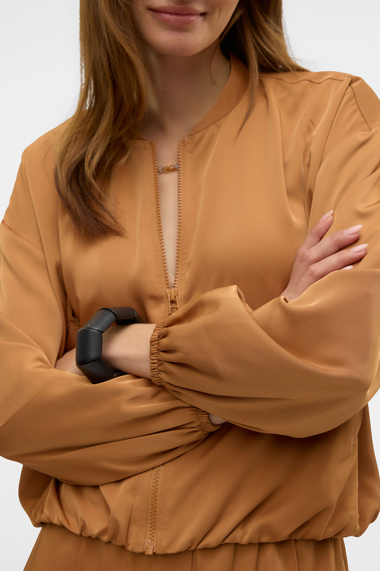 Vero Moda Bomber con efecto satinado