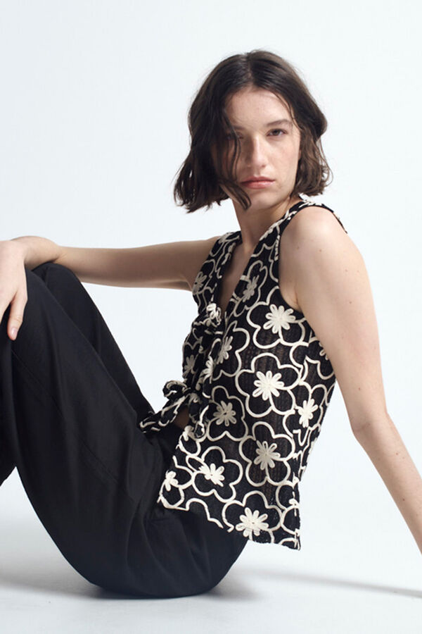 Object Top calado bordado Negro