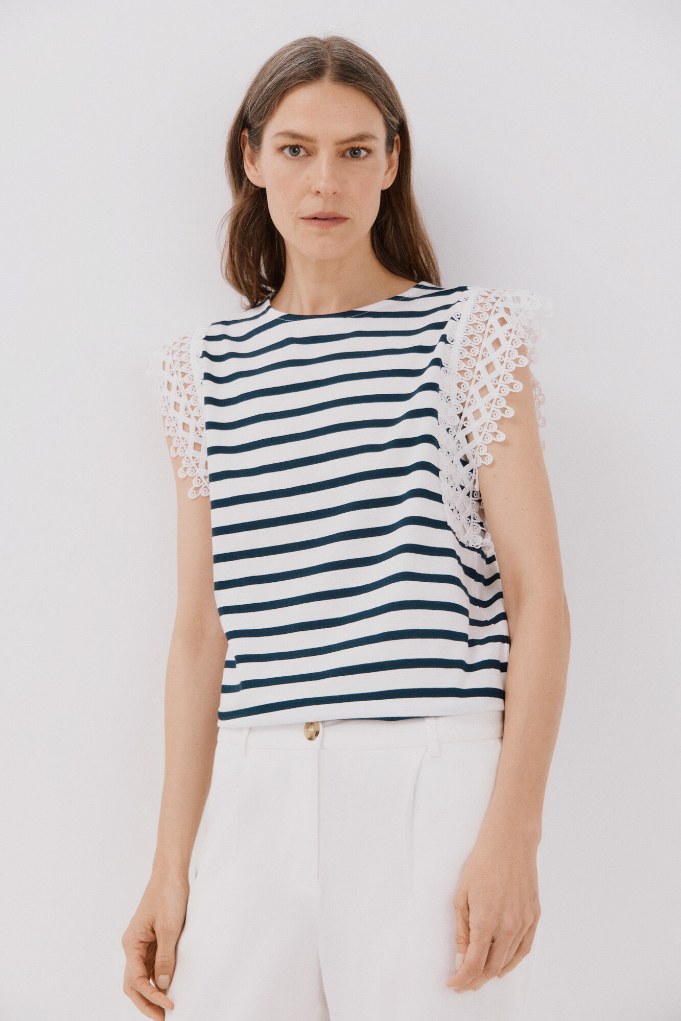 Cortefiel Camiseta manga guipura