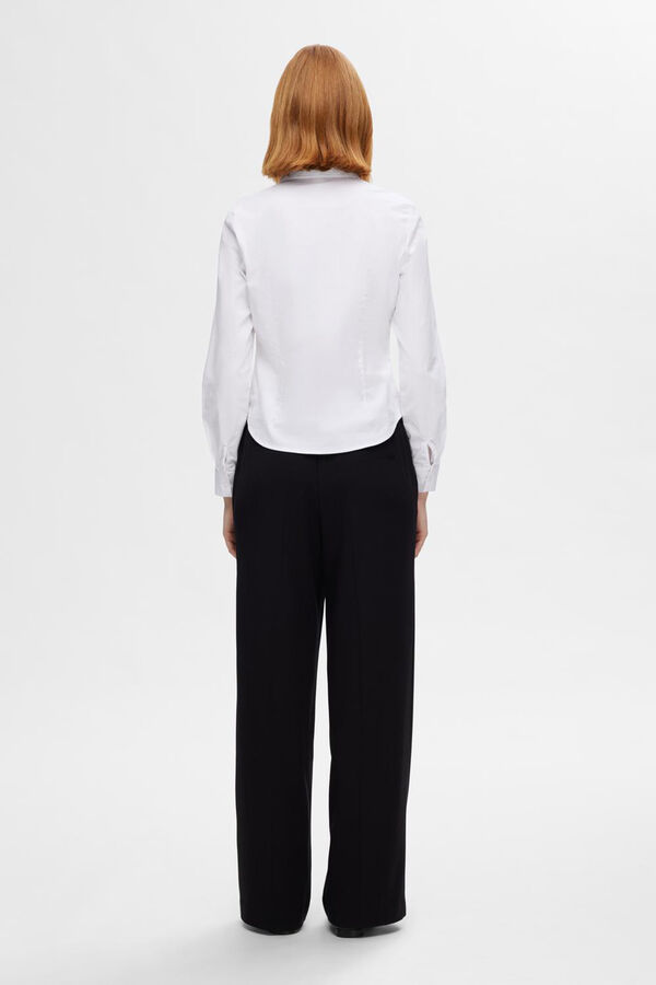 Selected Femme Camisa de manga larga Slim Fit confeccionada con algod&oacute;n org&aacute;nico. Blanco