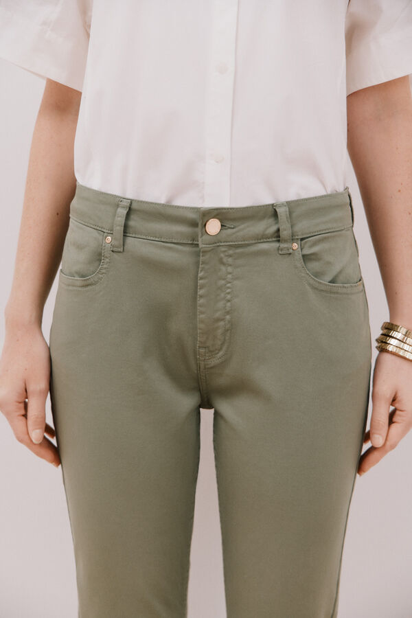 Cortefiel Pantalones pitillo crop color Verde