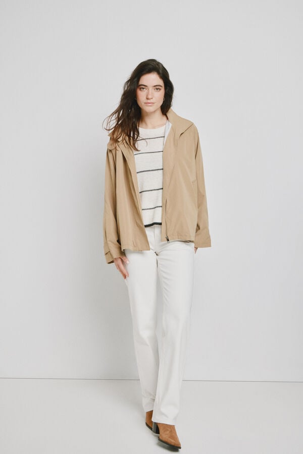 Vero Moda Chaqueta de manga larga cuello subido Marr&oacute;n