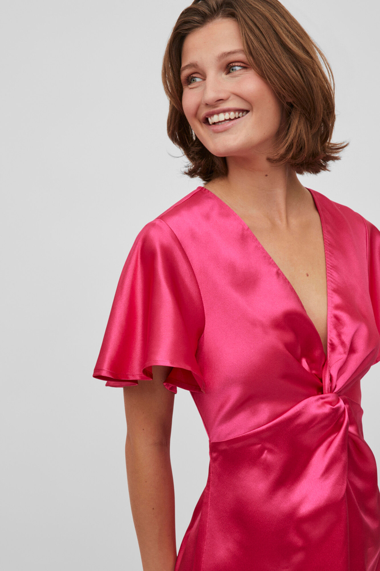 Vila Vestido satinado de manga corta