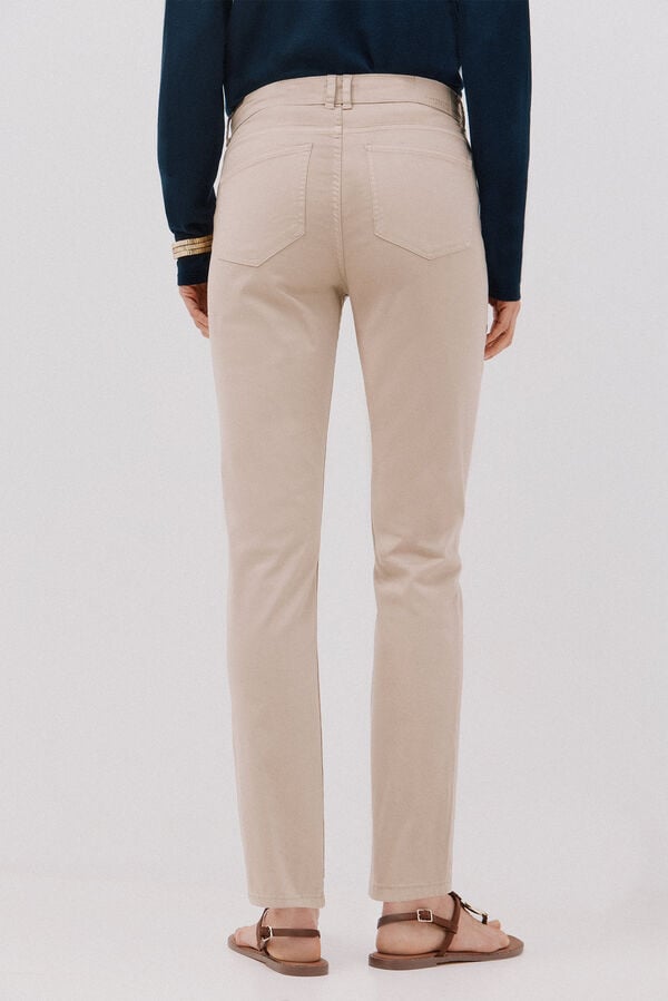 Cortefiel Cal&ccedil;as skinny coloridas cortadas Castanho