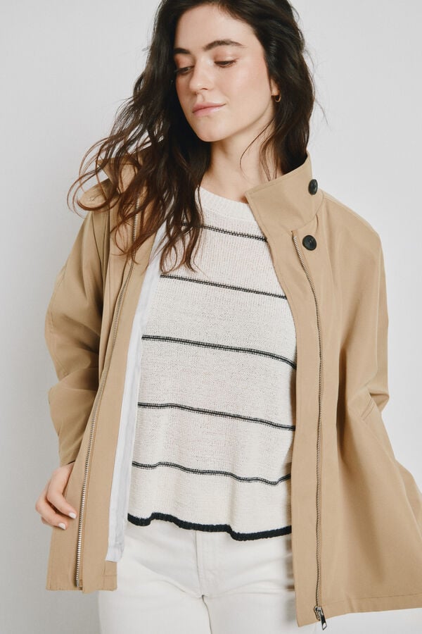 Vero Moda Chaqueta de manga larga cuello subido Marr&oacute;n