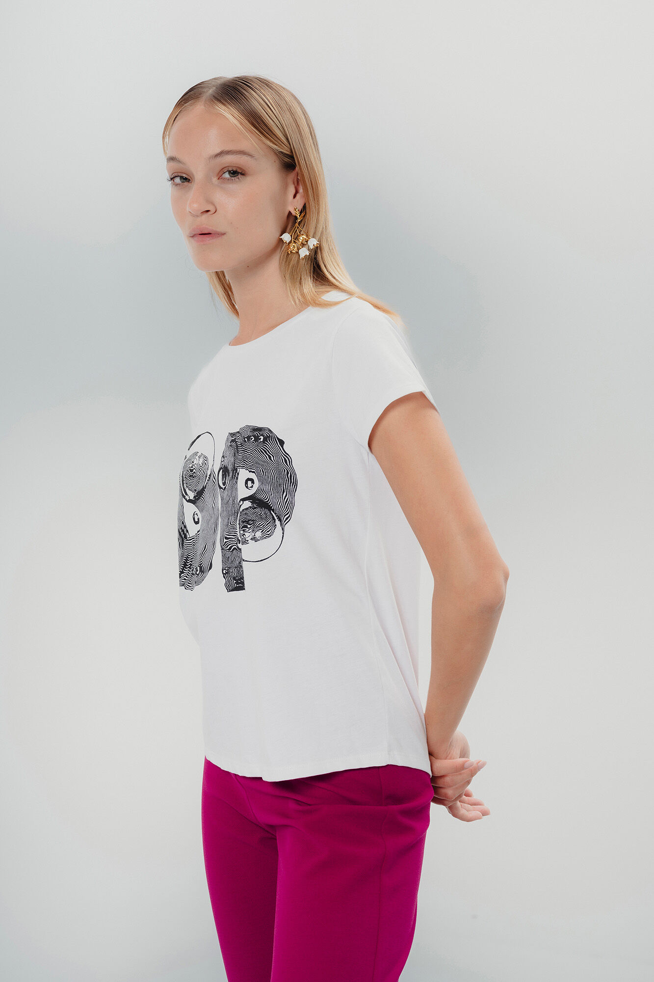 Dolores Promesas Camiseta Branca Vibrante