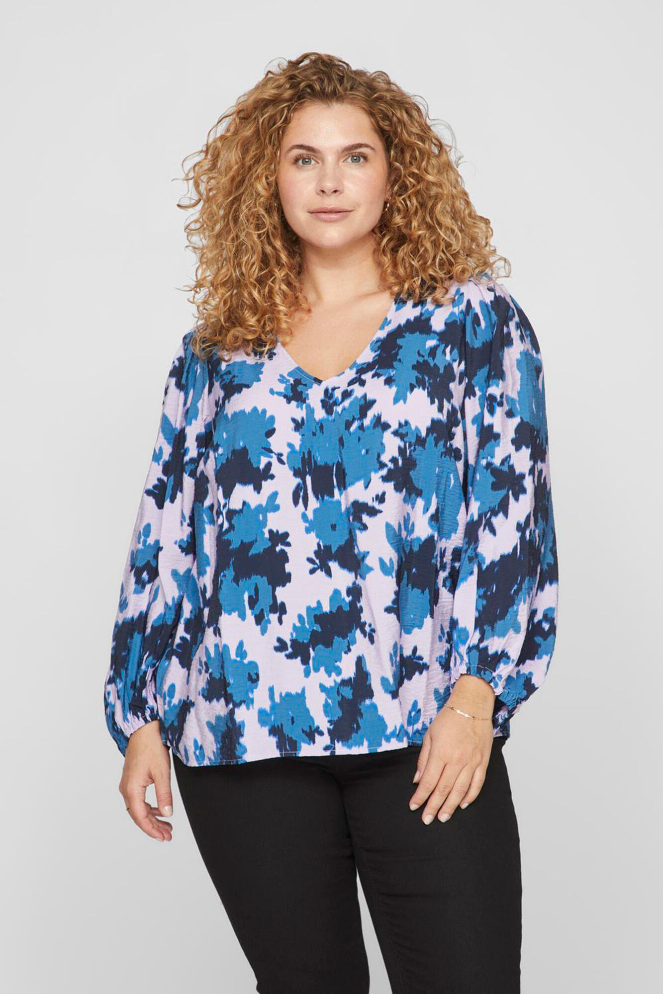 Evoked by Vila Blusa estampada manga larga curvy