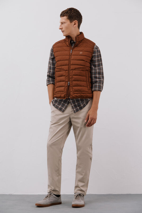 Cortefiel Chaleco acolchado ultralight Marr&oacute;n