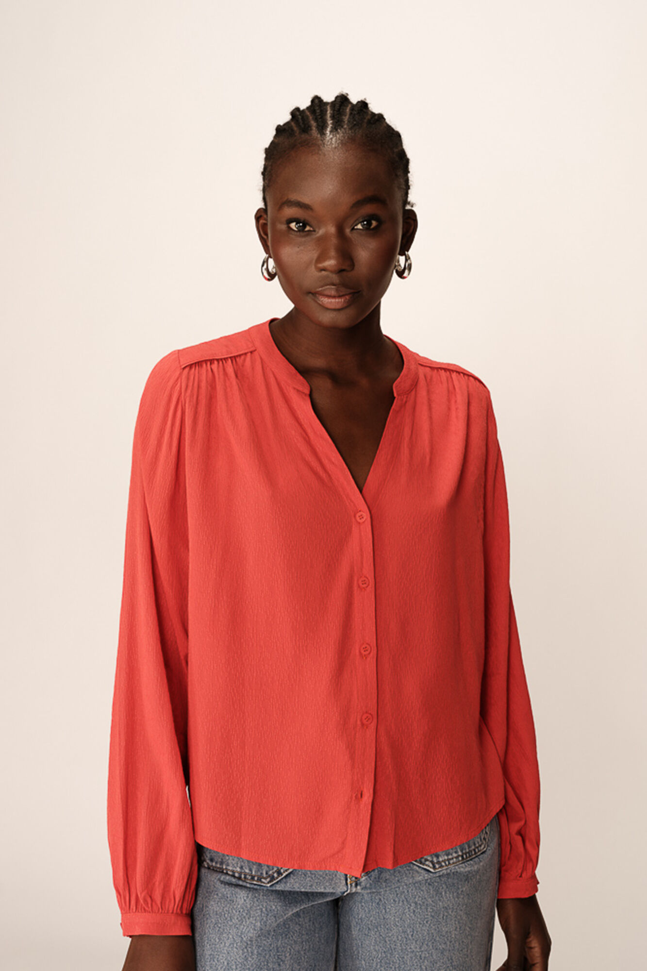 Grace & Mila Blusa con corte regular de mangas largas