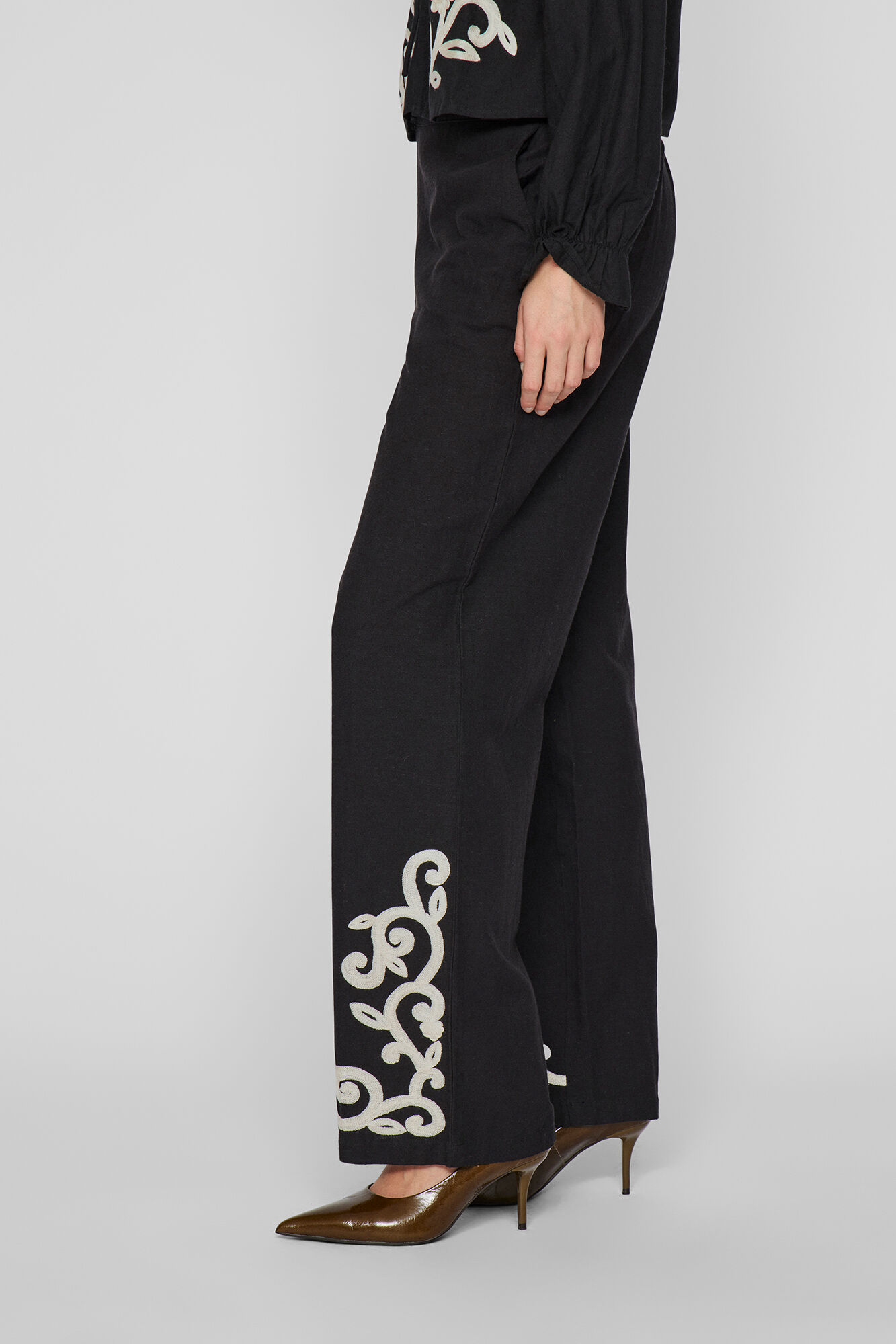 Vila Pantal&oacute;n con bordados