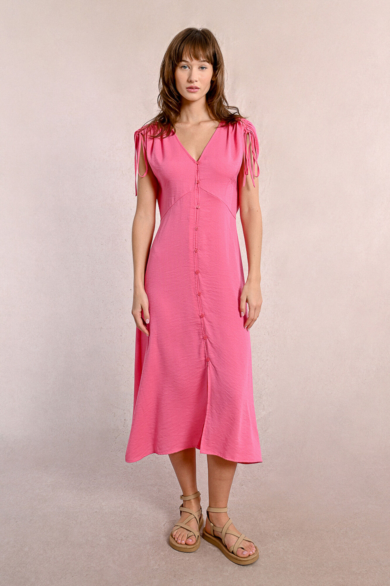 Molly Bracken Vestido midi com manga curta ajust&aacute;veis