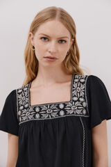 Cortefiel Camiseta escote cuadrado bordado Negro