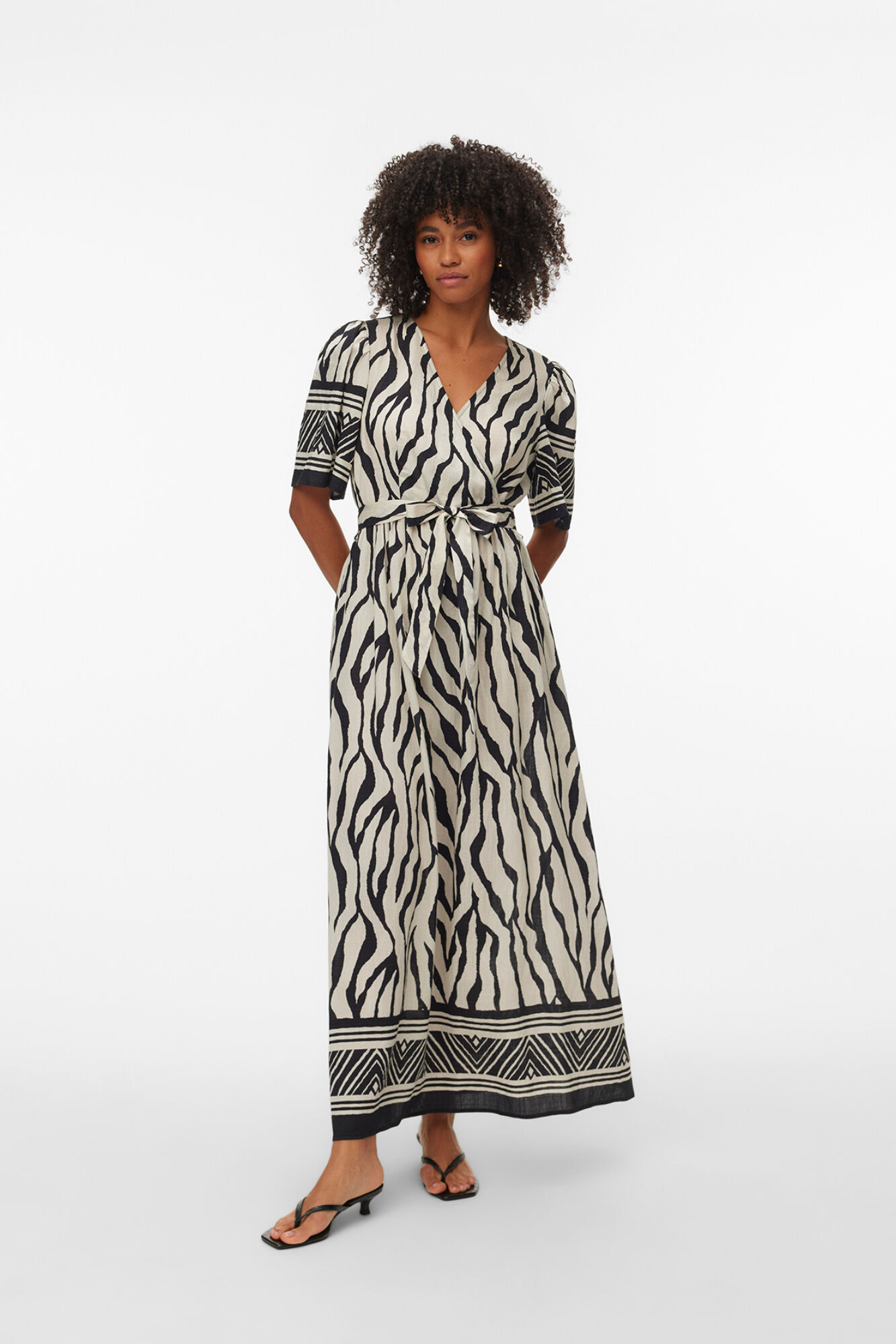 Vero Moda Vestido tobillero manga corta