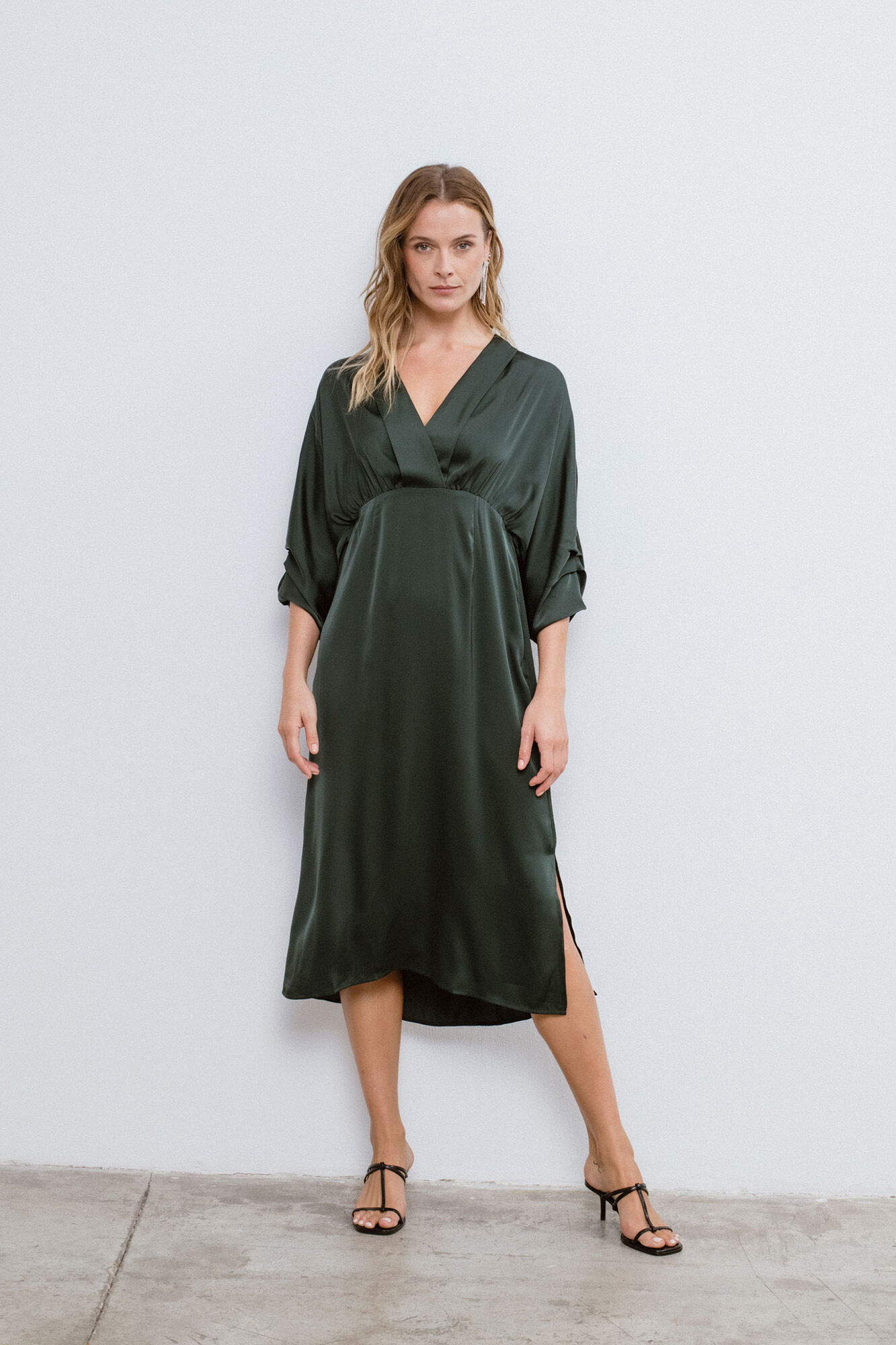 Vila Vestido midi satinado