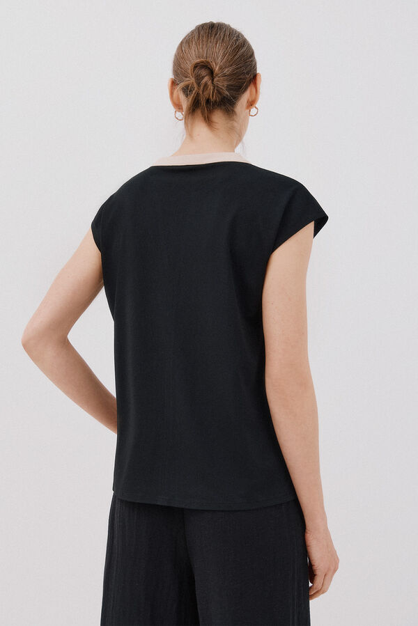 Cortefiel Camiseta b&aacute;sica sem gola mao Preto