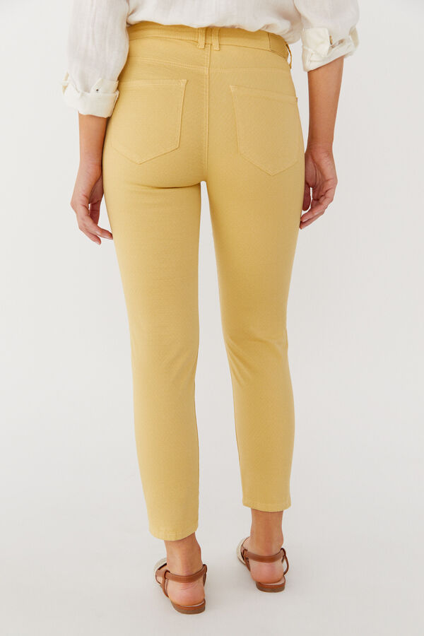 Cortefiel Pantal&oacute;n 5 bolsillos easy fit Amarillo