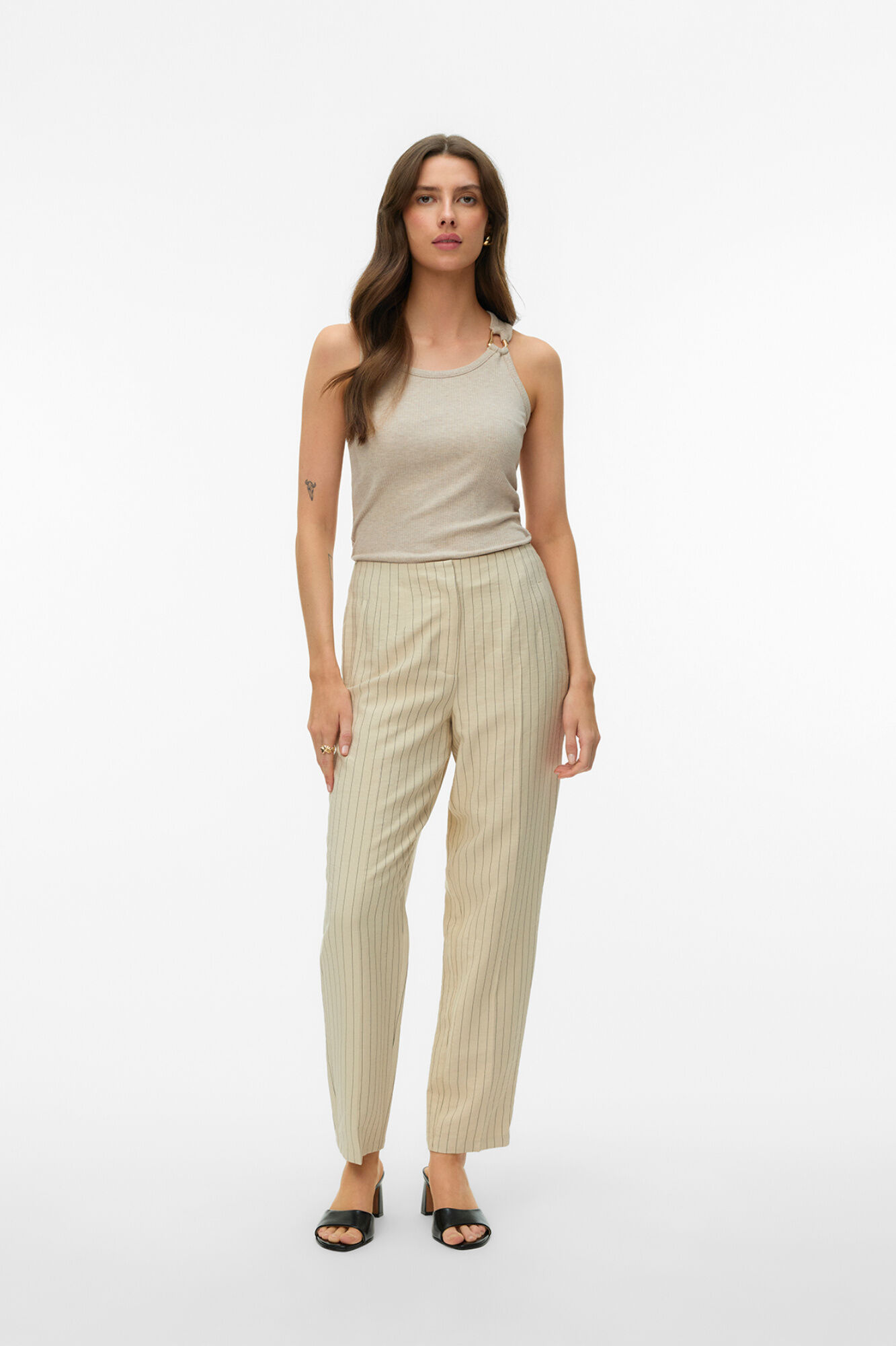 Vero Moda Top de al&ccedil;as com argola dourada