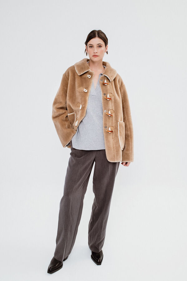 Object Abrigo pelo corto Marr&oacute;n