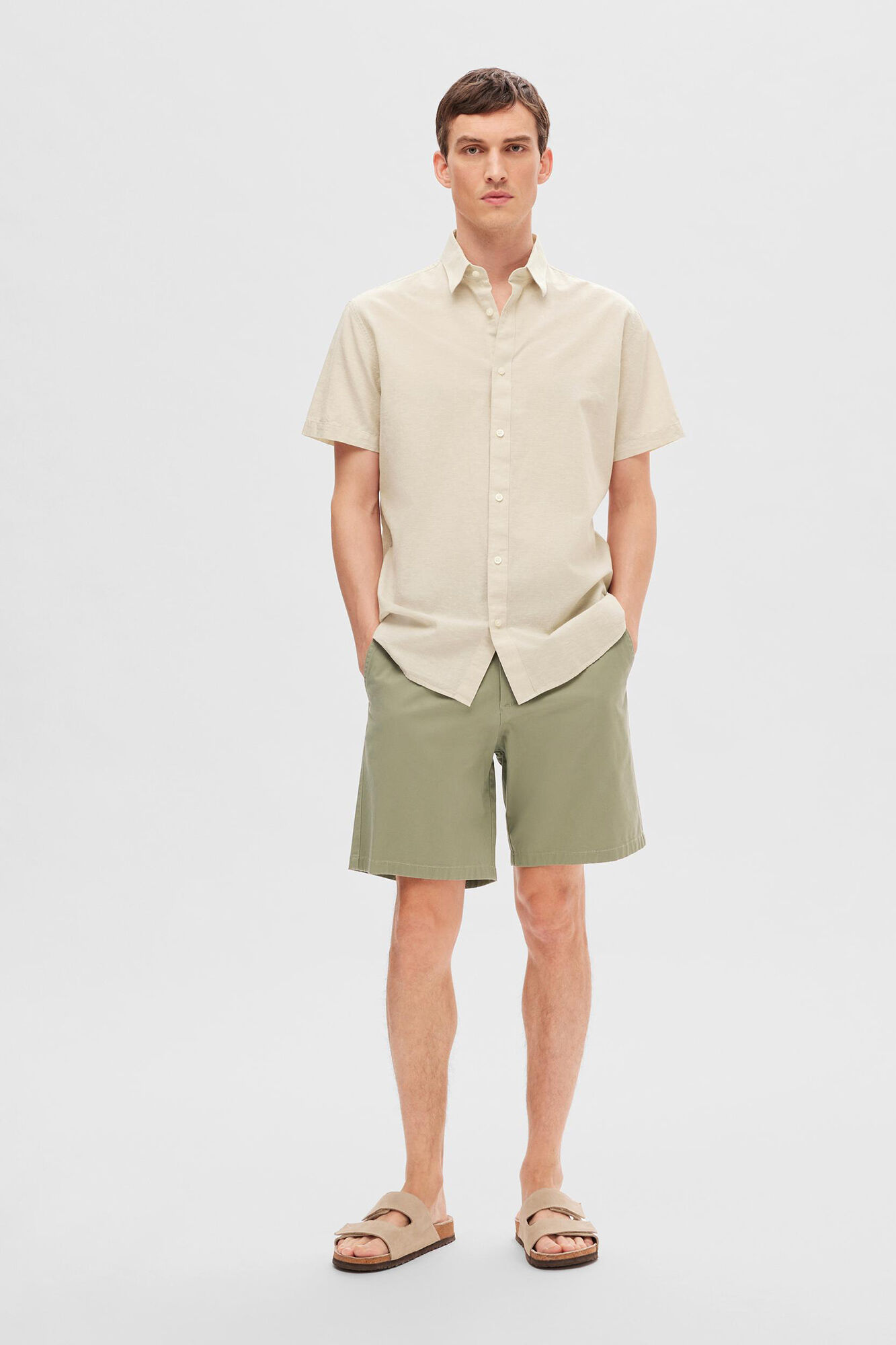 Selected Cal&ccedil;as chino curtas confecionadas com algod&atilde;o org&acirc;nico. 