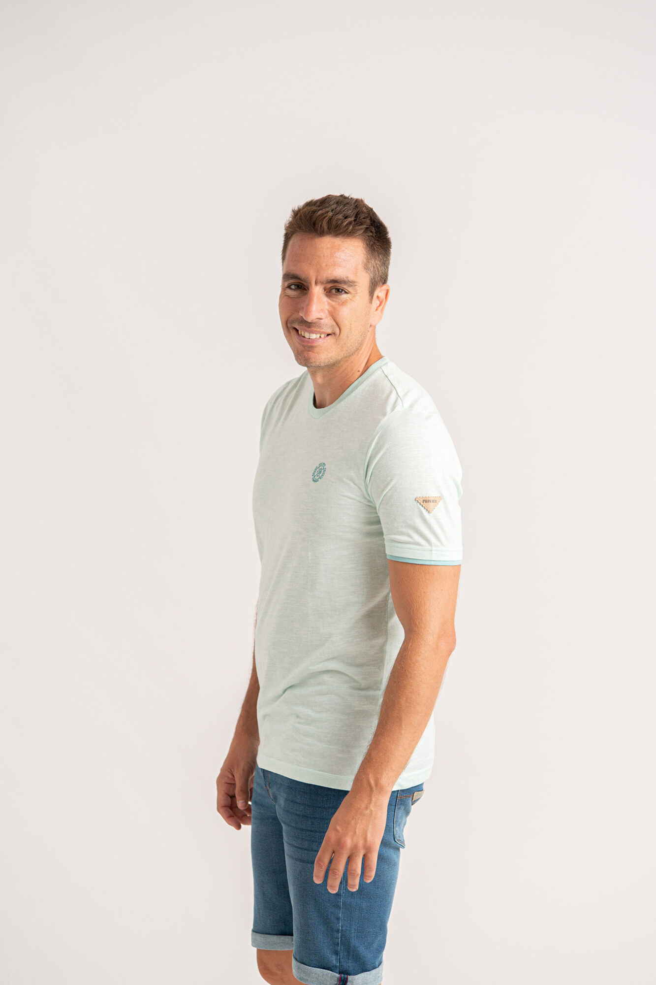 Privata T-shirt b&aacute;sica manga curta