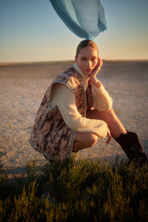 Slowlove Chaleco acolchado con detalles bordados Estampado blanco