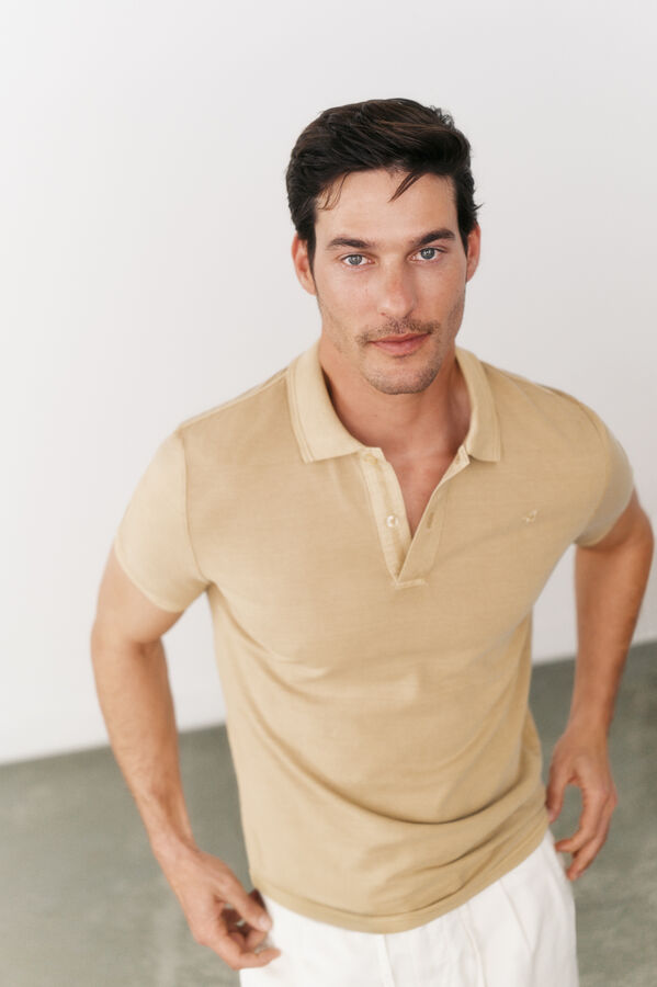 OOTO Polo piqu&eacute; lavado bordado de avi&atilde;o Dourado