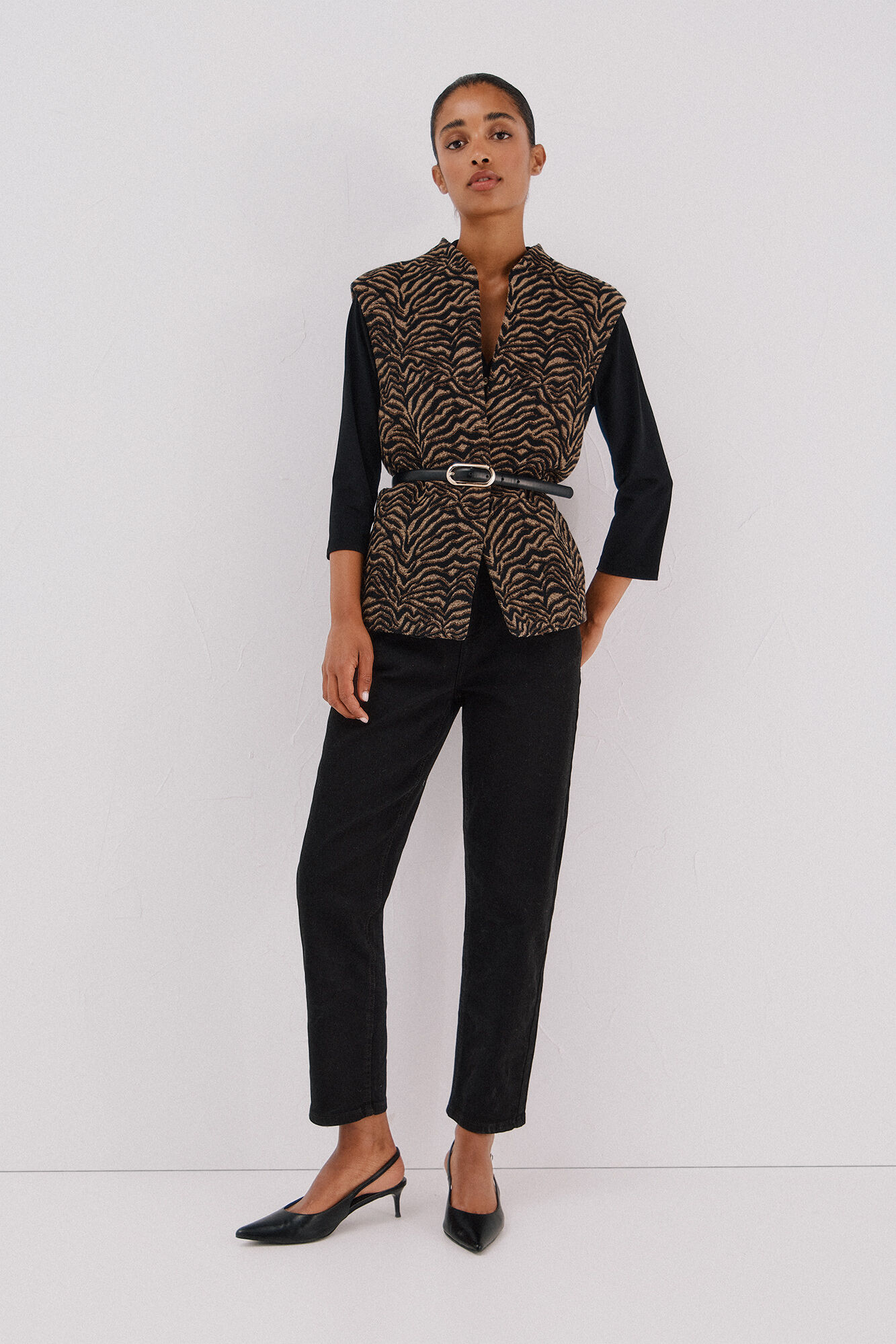 Cortefiel Chaleco tejido animal print