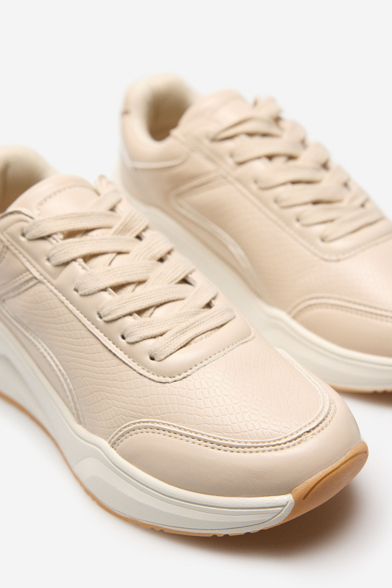 Cortefiel T&ecirc;nis plataforma cobra