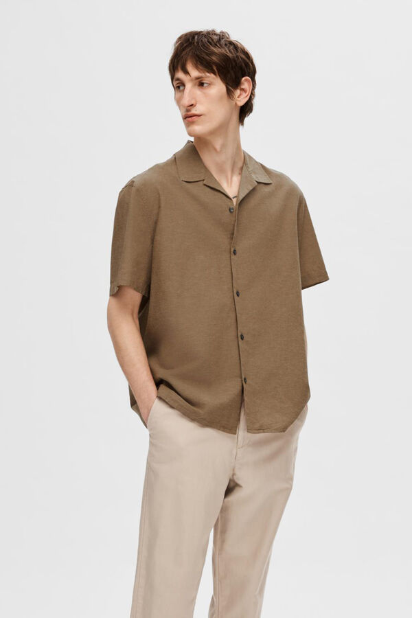 Selected Camisa de manga curta confecionada com linho e algodão reciclado. Castanho