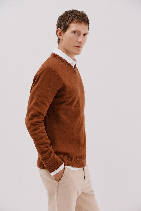 Cortefiel Jersey lana lambswool cuello pico Marr&oacute;n