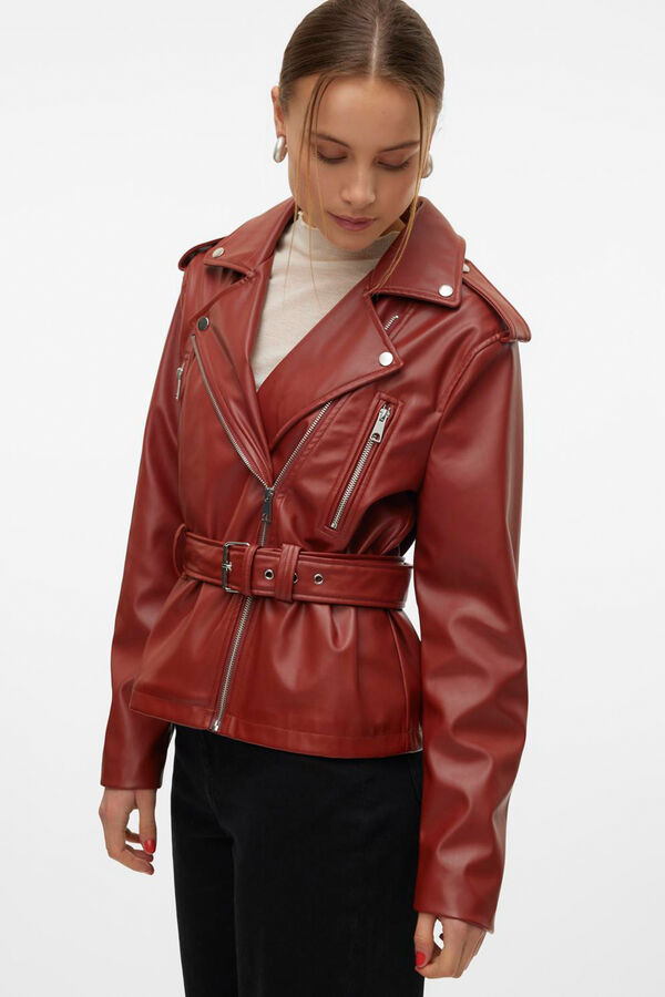 Vero Moda Chaqueta polipiel de mujer con cintur&oacute;n Marr&oacute;n oscuro