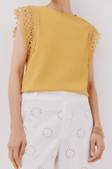 Cortefiel Camiseta manga guipur Dorado