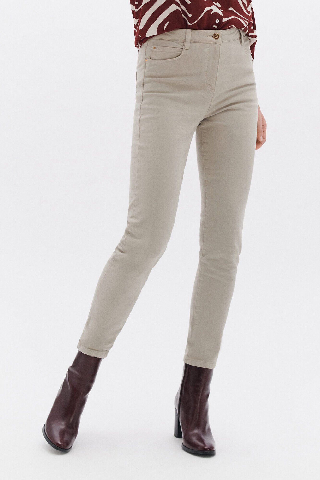 Caroll Cal&ccedil;as corte informal