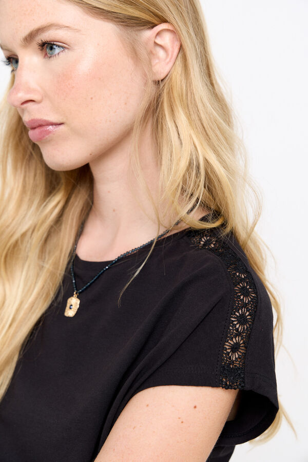 Cortefiel T-shirt b&aacute;sica renda Preto