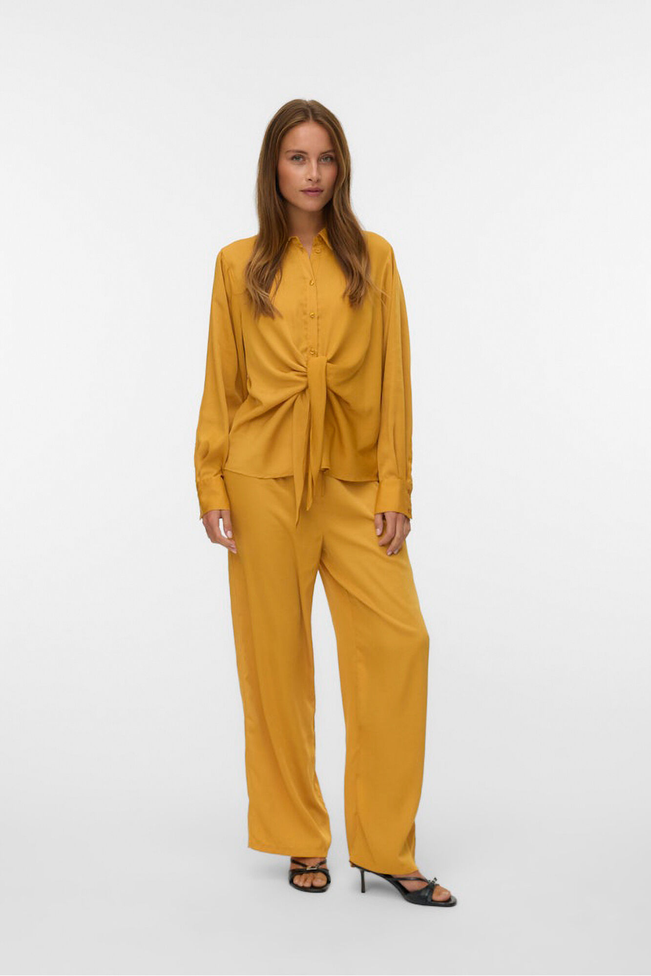 Vero Moda Pantal&oacute;n largo satinado