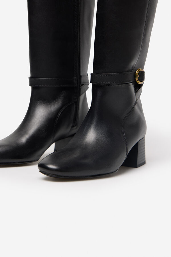 Cortefiel Bota com fivela em couro napa Preto