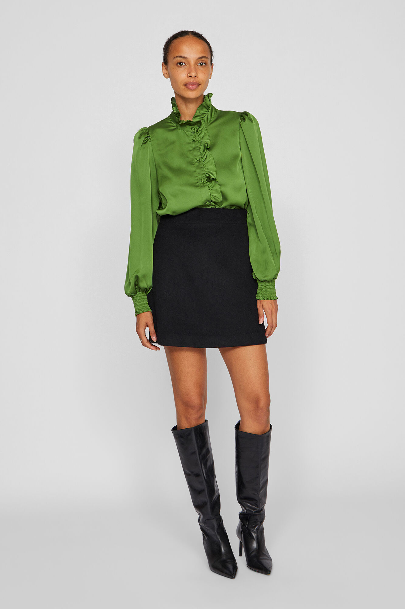 Vila Blusa satinada con volantes