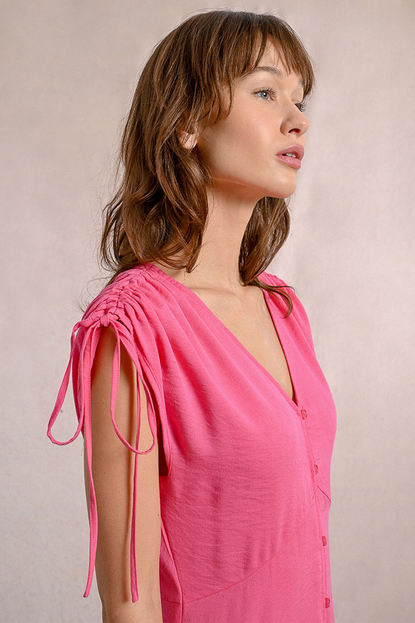 Molly Bracken Vestido midi com manga curta ajust&aacute;veis