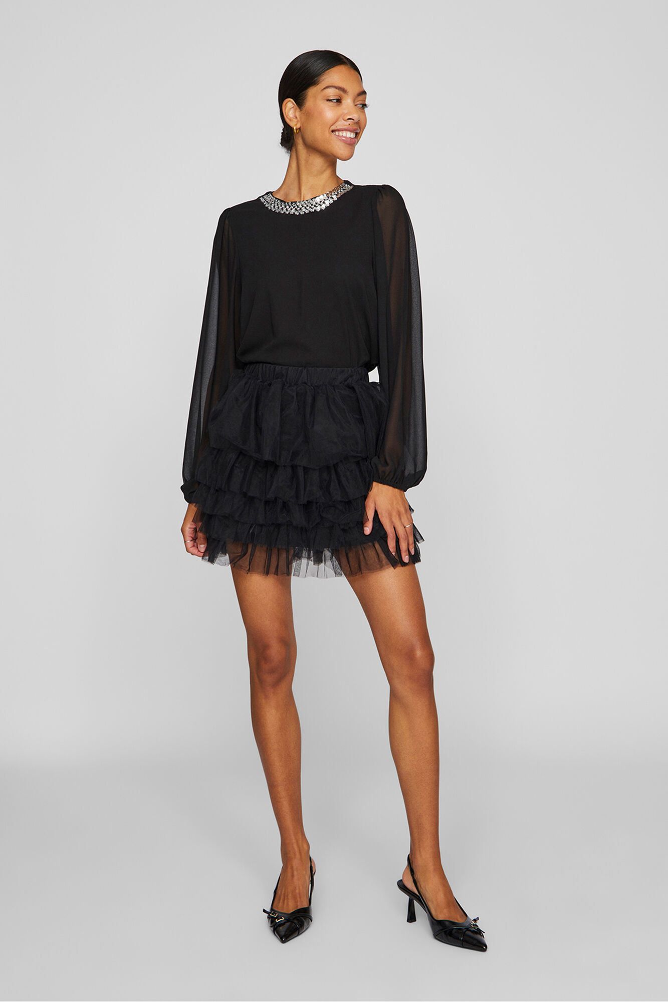 Vila Blusa de chiffon com pedraria no gola