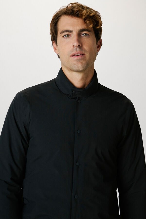 Selected Chaqueta técnica resistente al agua y al viento confeccionada con materiales reciclados. Negro