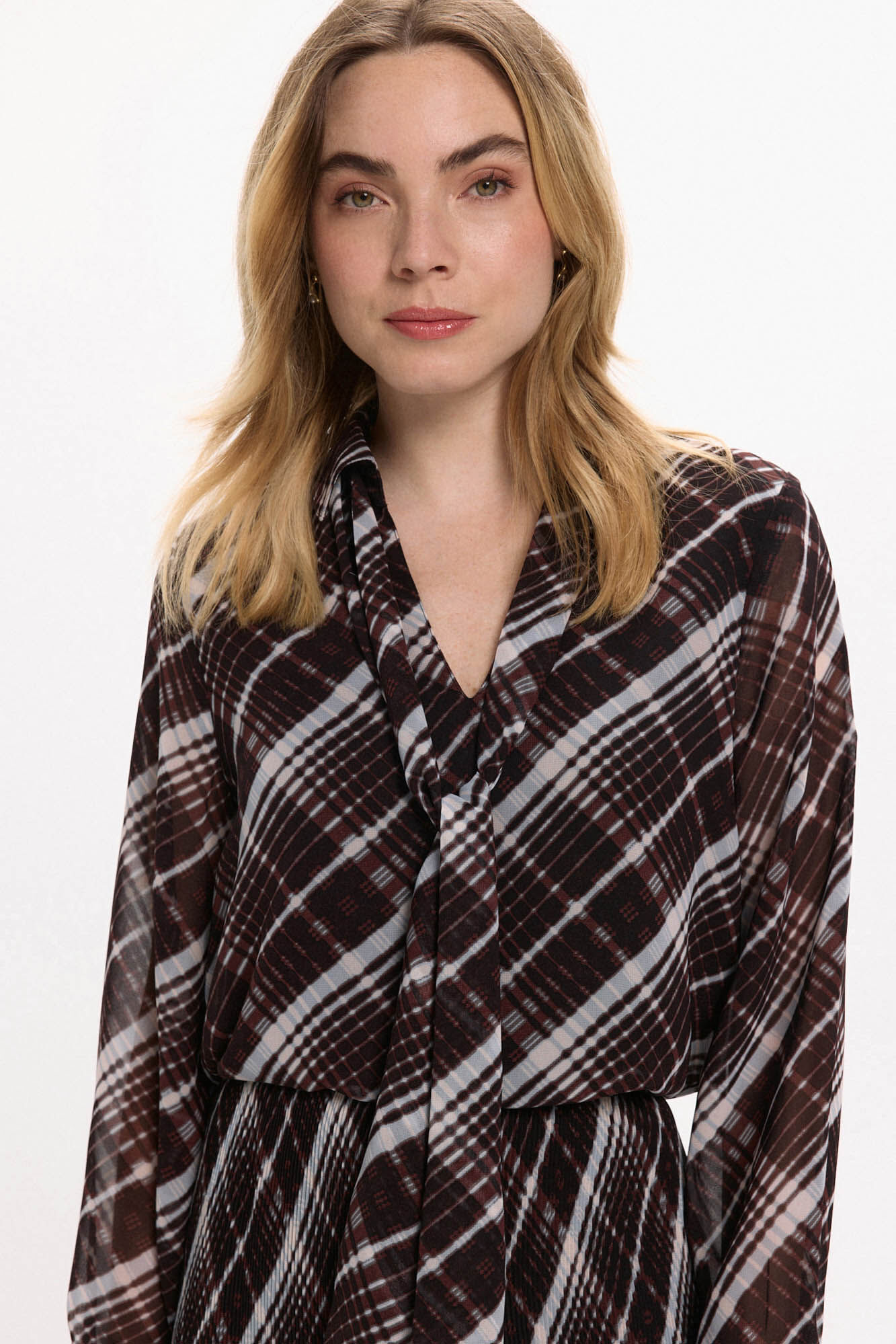 Vila Blusa de chiffon com la&ccedil;ada