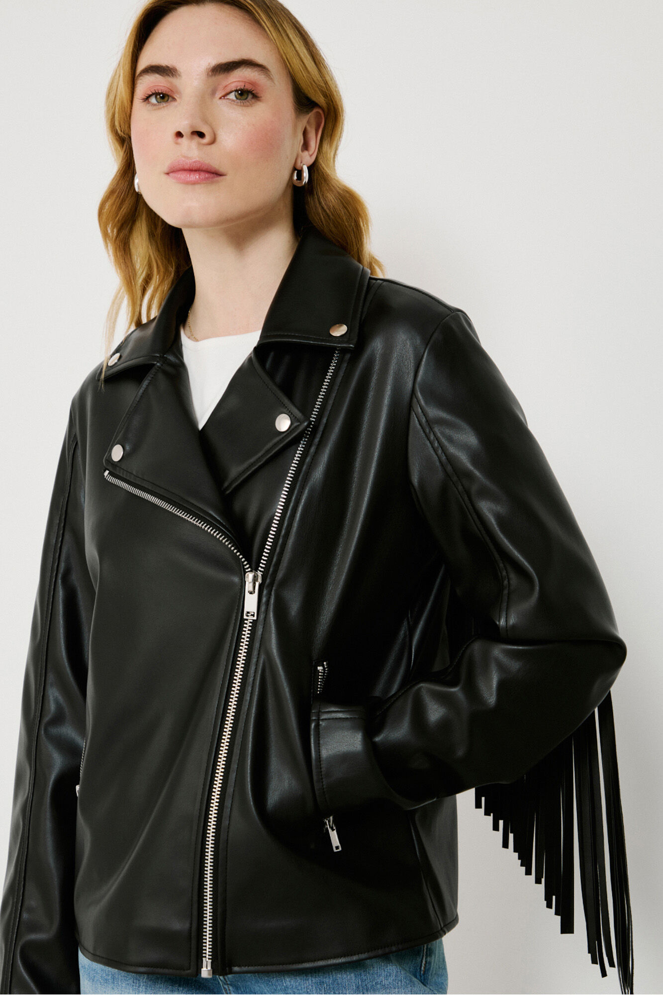Vila Cazadora biker de polipiel con flecos