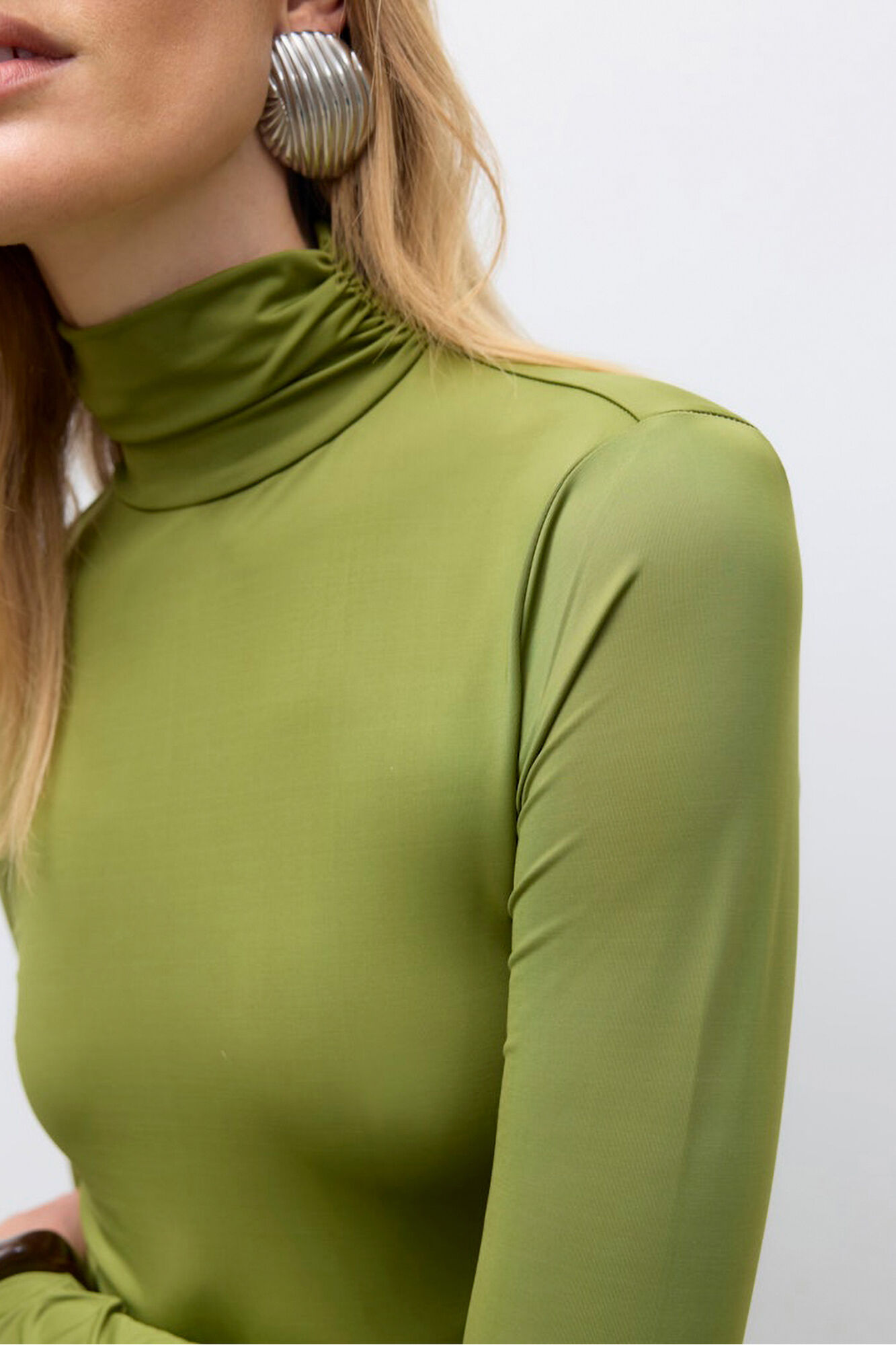 Vero Moda Vestido midi cuello subido