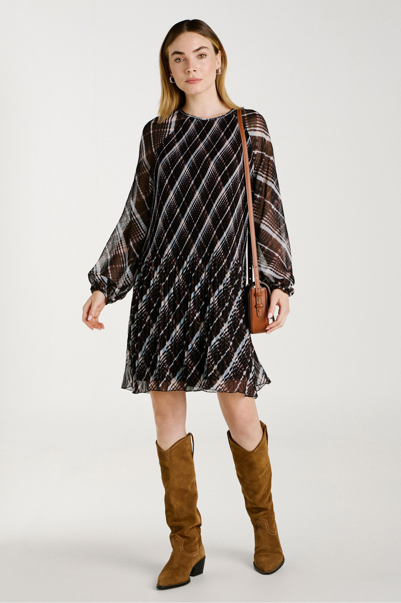 Vila Vestido corto de gasa plisado