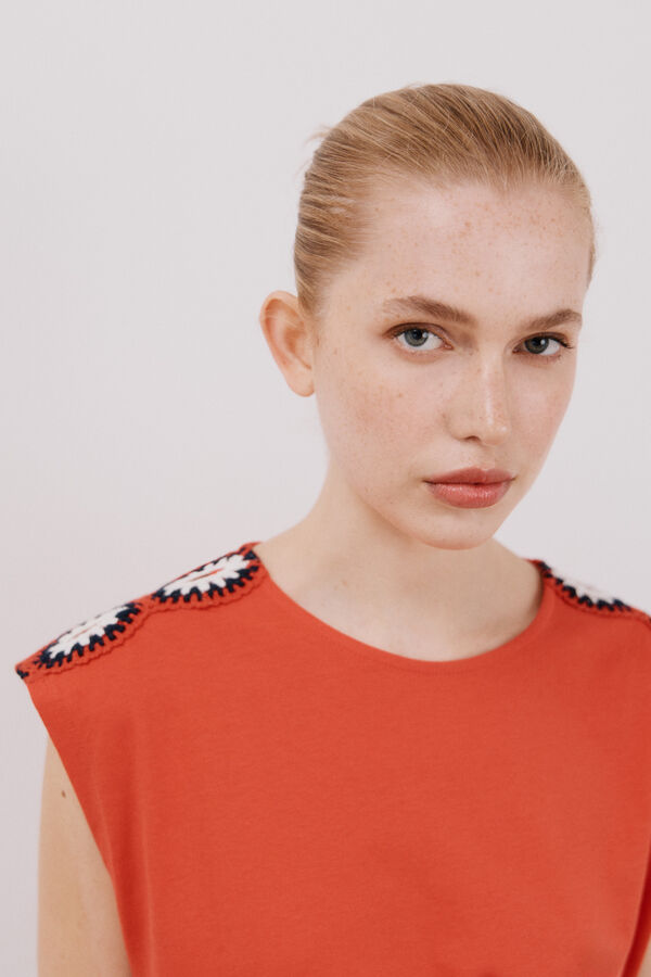 Cortefiel Camiseta detalle crochet Rojo