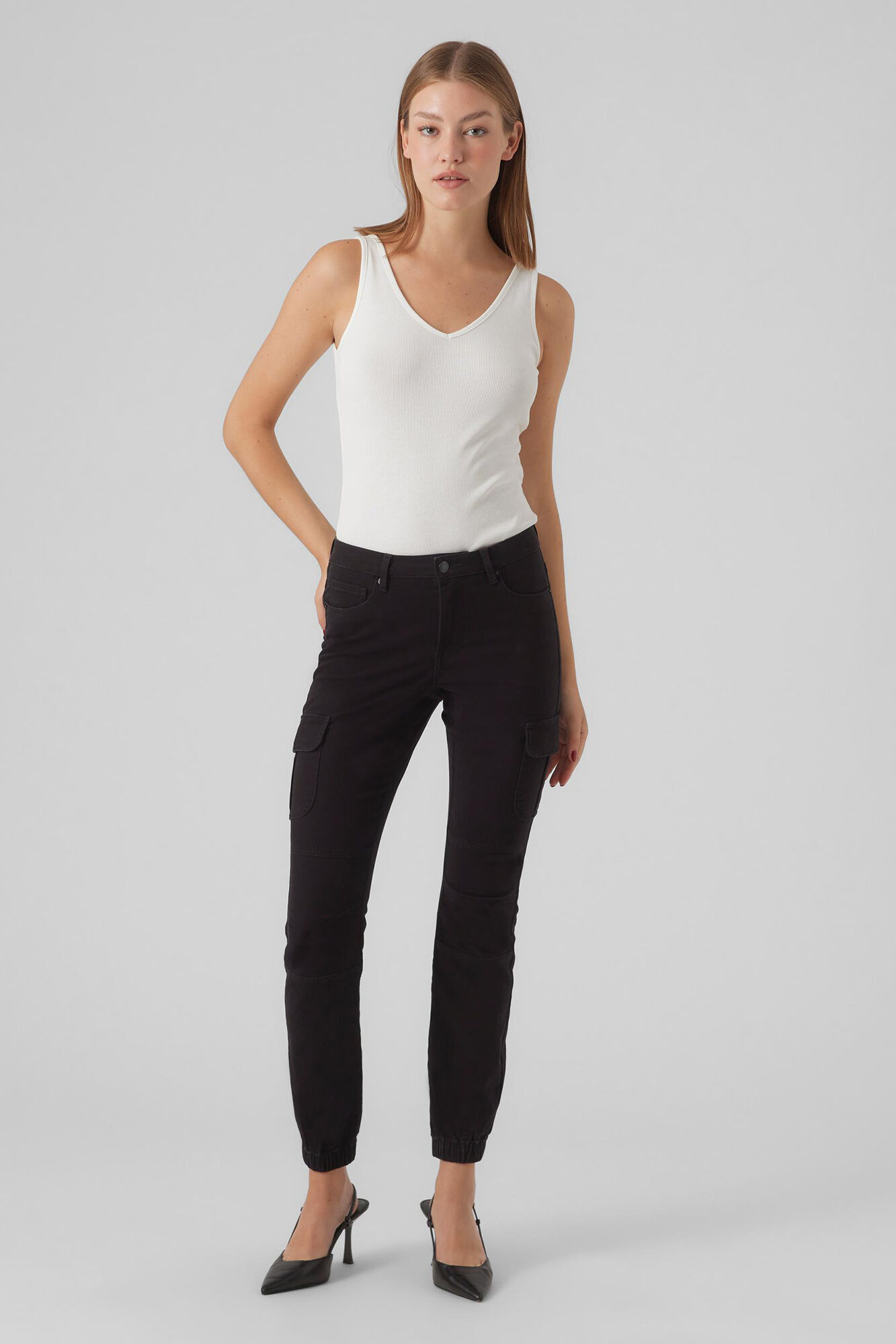 Vero Moda Pantal&oacute;n cargo tobillero