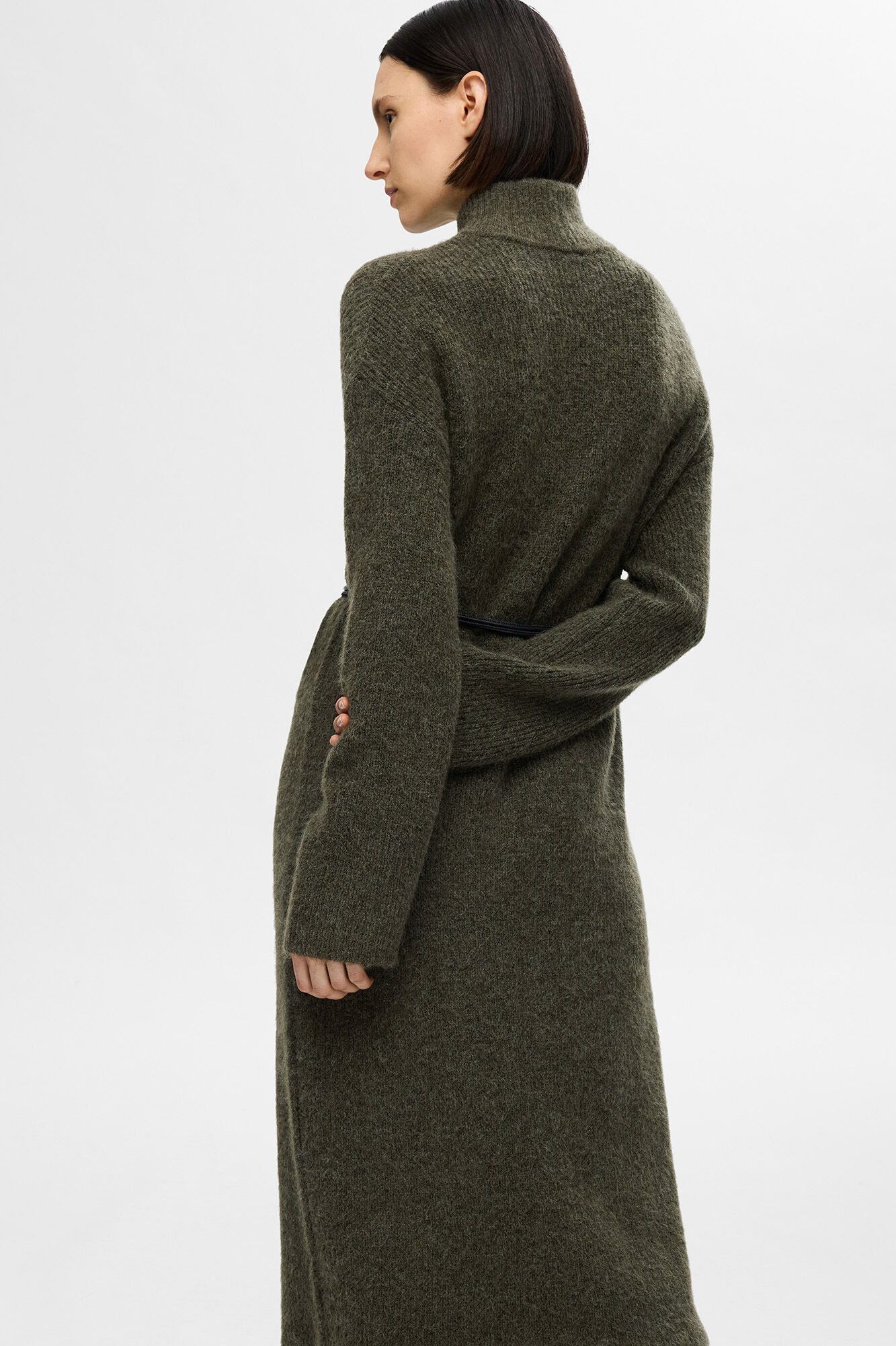 Selected Femme Vestido Midi de cuello alto confeccionado con lana Merino.