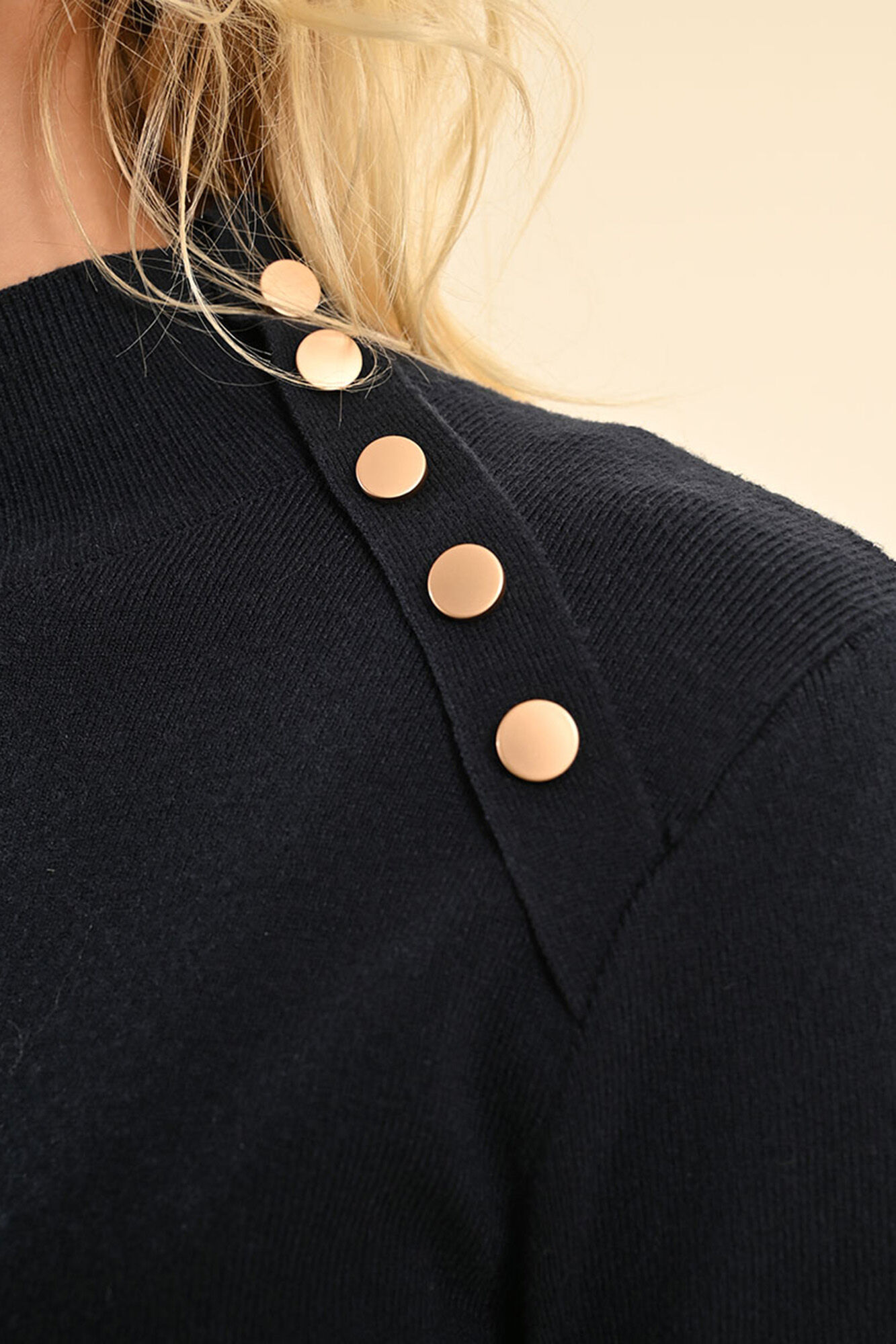 Molly Bracken Vestido curto de manga comprida com detalhe de bot&otilde;es